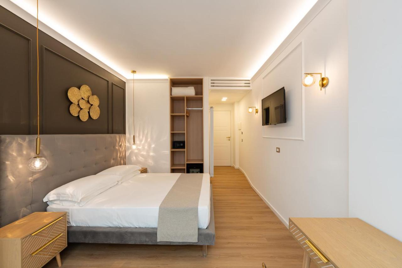 Toledo Relais Suites - By Pera Rooms Collection 나폴리 외부 사진
