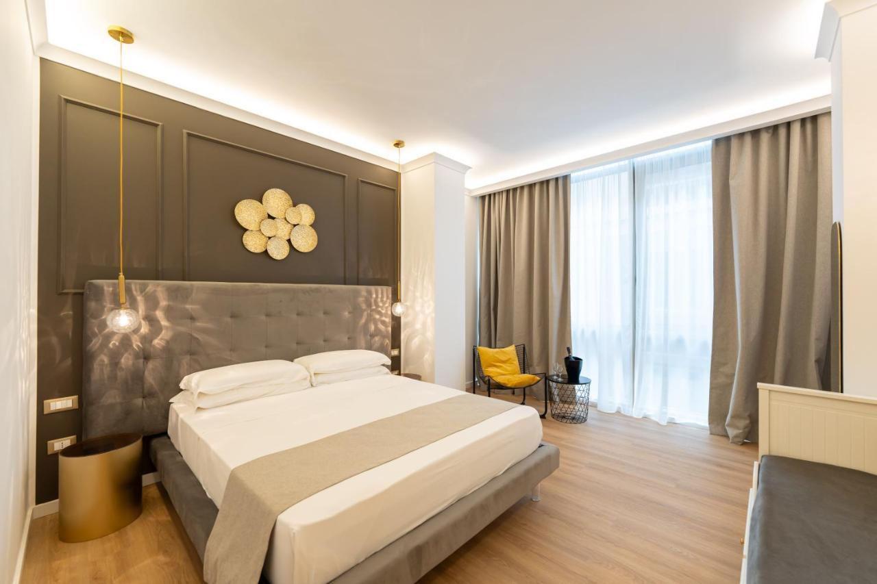 Toledo Relais Suites - By Pera Rooms Collection 나폴리 외부 사진
