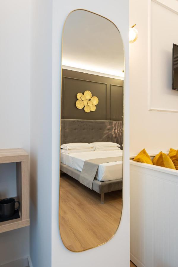 Toledo Relais Suites - By Pera Rooms Collection 나폴리 외부 사진